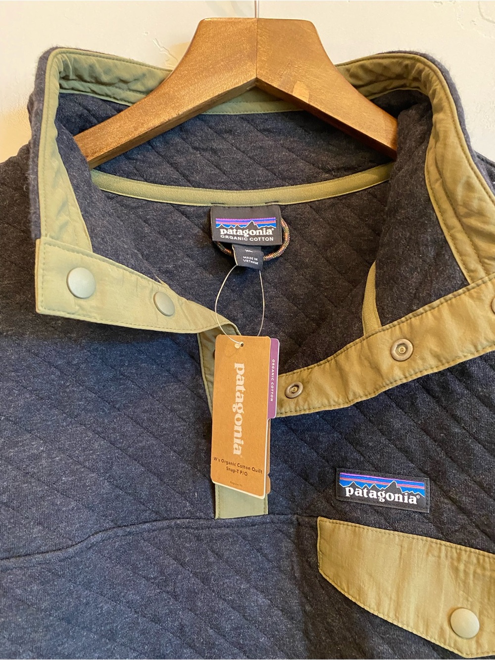 PATAGONIA Heathered Black & Green Organic Cotton Blend Quilt Snap T Pull Over - Picture 3 of 10